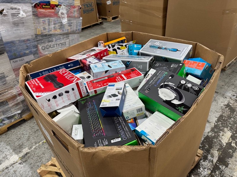 Target Electronics Pallet with wholesale customer return electronics, household appliances, headphones, gaming accessories, and small appliances