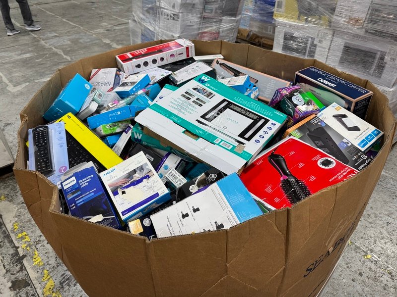 Target Electronics Pallet with wholesale customer return electronics, household appliances, headphones, gaming accessories, and small appliances