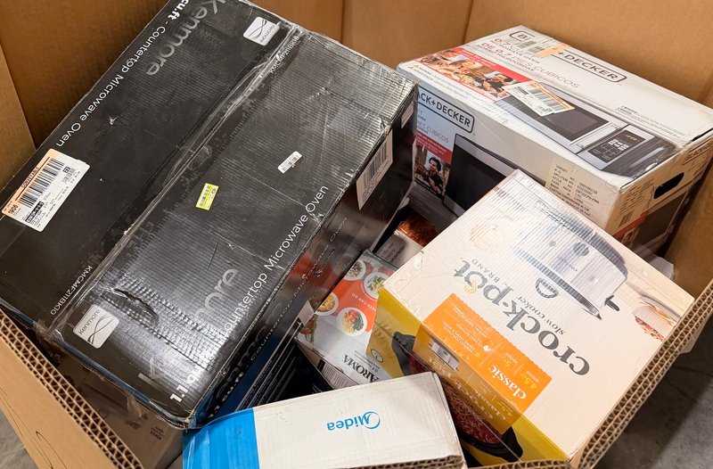Target Electronics Pallet with wholesale customer return electronics, household appliances, headphones, gaming accessories, and small appliances