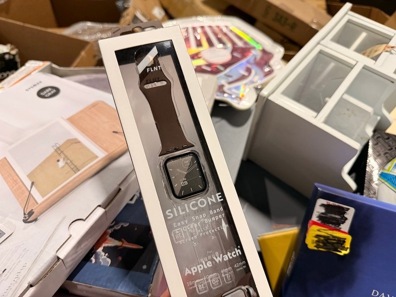 Off-Price Name-Brand GM Truckload featuring wholesale furniture, electronics, handbags, kitchenware, toys, sporting goods, home décor, and brand-new shelf-pull merchandise