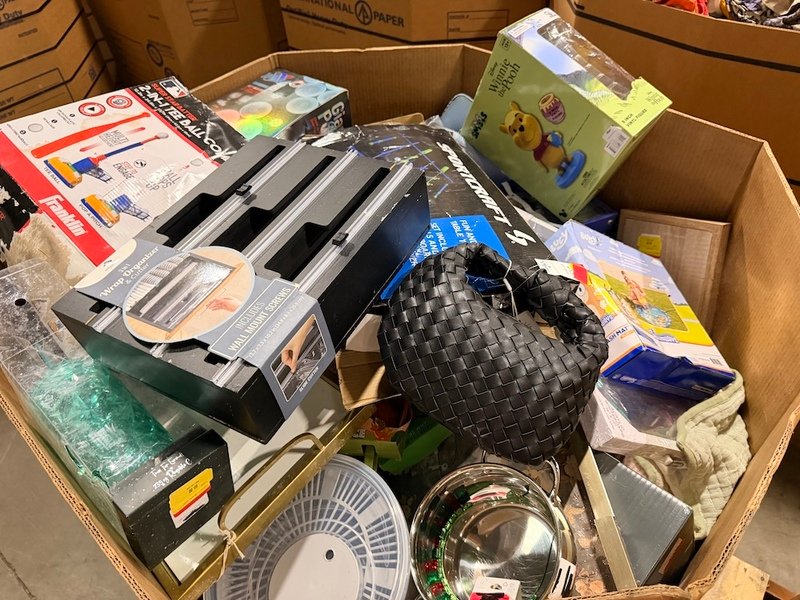 Off-Price Name-Brand GM Truckload featuring wholesale furniture, electronics, handbags, kitchenware, toys, sporting goods, home décor, and brand-new shelf-pull merchandise