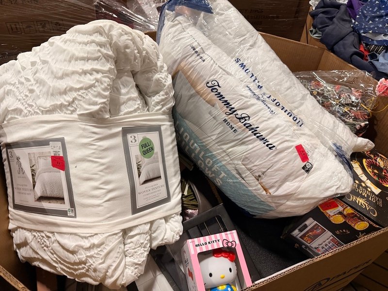 Off-Price Name-Brand GM Truckload featuring wholesale furniture, electronics, handbags, kitchenware, toys, sporting goods, home décor, and brand-new shelf-pull merchandise