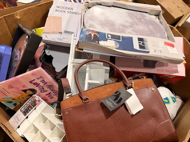 Off-Price Name-Brand GM Truckload featuring wholesale furniture, electronics, handbags, kitchenware, toys, sporting goods, home décor, and brand-new shelf-pull merchandise