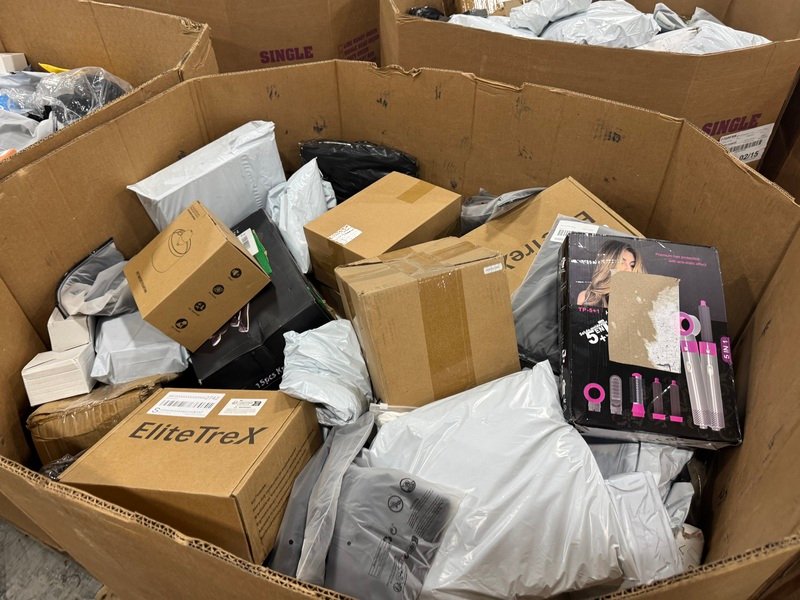 Ecom Undeliverables Smalls Short Truckload with electronics, kitchen appliances, home décor, gadgets, baby products, household goods, and mixed wholesale merchandise