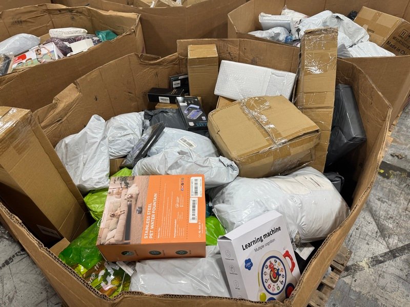 Ecom Undeliverables Smalls Short Truckload with electronics, kitchen appliances, home décor, gadgets, baby products, household goods, and mixed wholesale merchandise