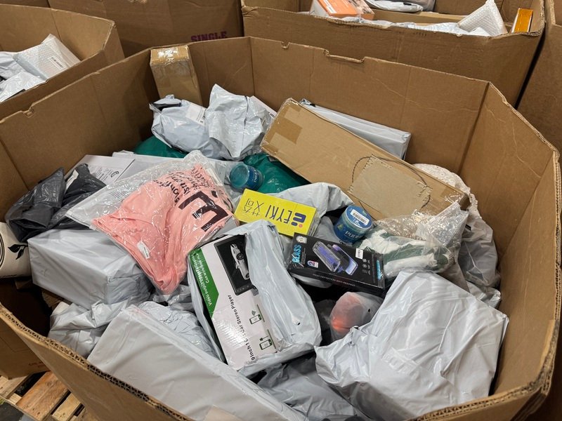 Ecom Undeliverables Smalls Short Truckload with electronics, kitchen appliances, home décor, gadgets, baby products, household goods, and mixed wholesale merchandise