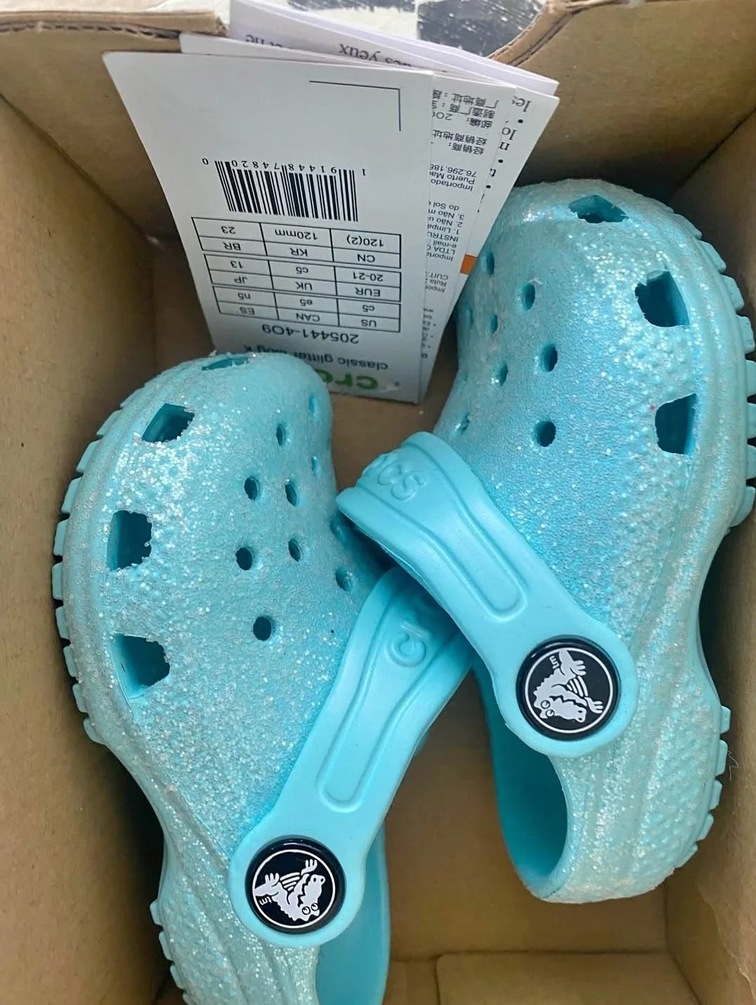 Crocs Pallet with 100 authentic brand-new pairs of Crocs clogs, sandals, slides, boots, and kids' footwear for wholesale resale