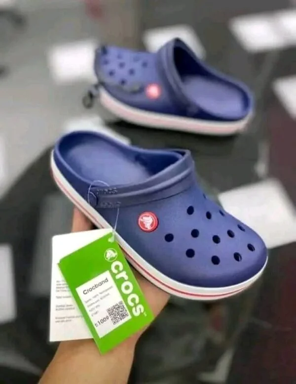Crocs Pallet with 100 authentic brand-new pairs of Crocs clogs, sandals, slides, boots, and kids' footwear for wholesale resale