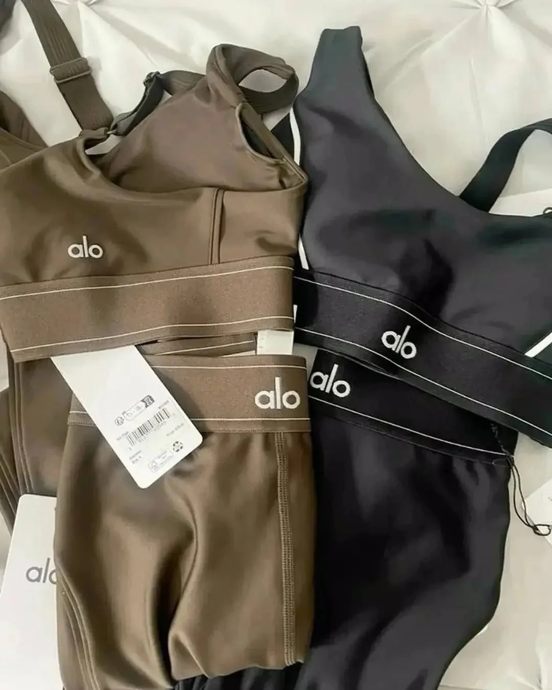 Alo Yoga Clothing Pallet with 380 to 400 brand-new activewear pieces including leggings, sports bras, hoodies, jackets, and premium athleisure apparel