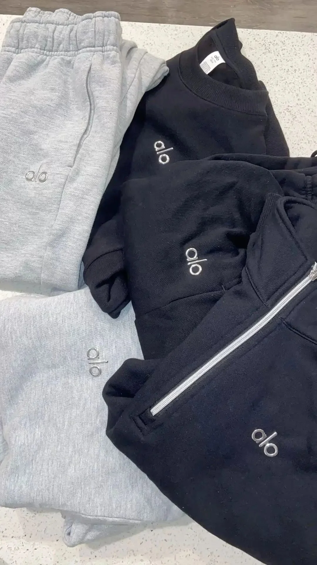 Alo Yoga Clothing Pallet with 380 to 400 brand-new activewear pieces including leggings, sports bras, hoodies, jackets, and premium athleisure apparel