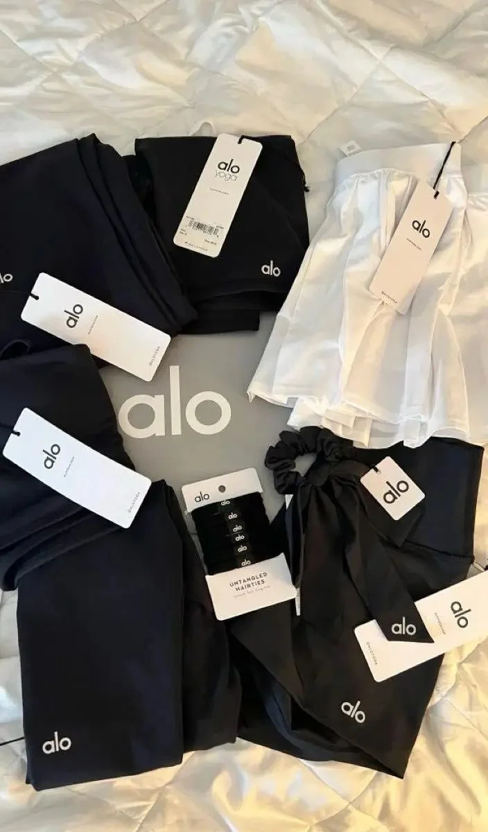 Alo Yoga Clothing Pallet with 380 to 400 brand-new activewear pieces including leggings, sports bras, hoodies, jackets, and premium athleisure apparel