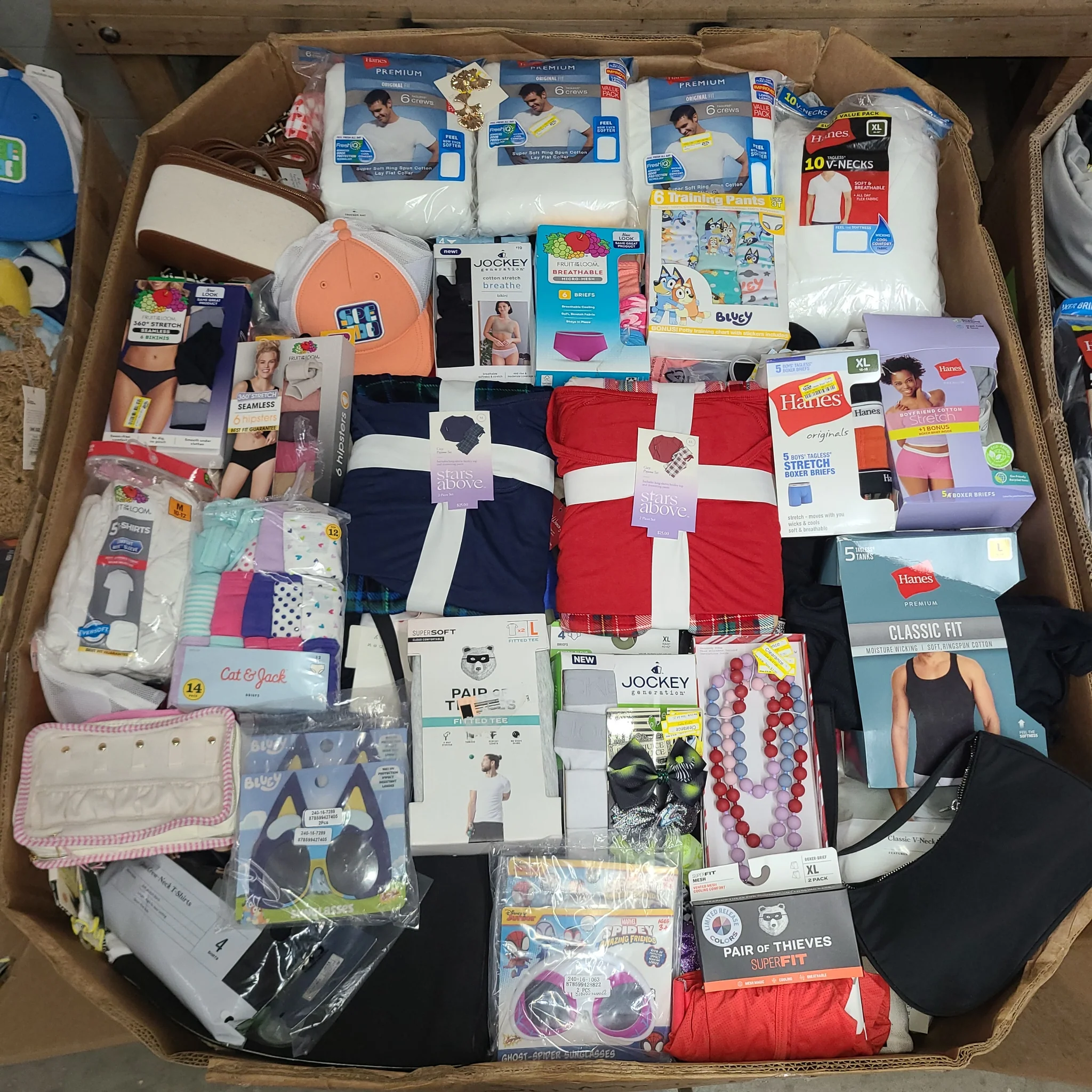 Target Accessories Wholesale Pallet with 1,500+ new fashion accessories including handbags, jewelry, socks, bras, belts, hats, and more