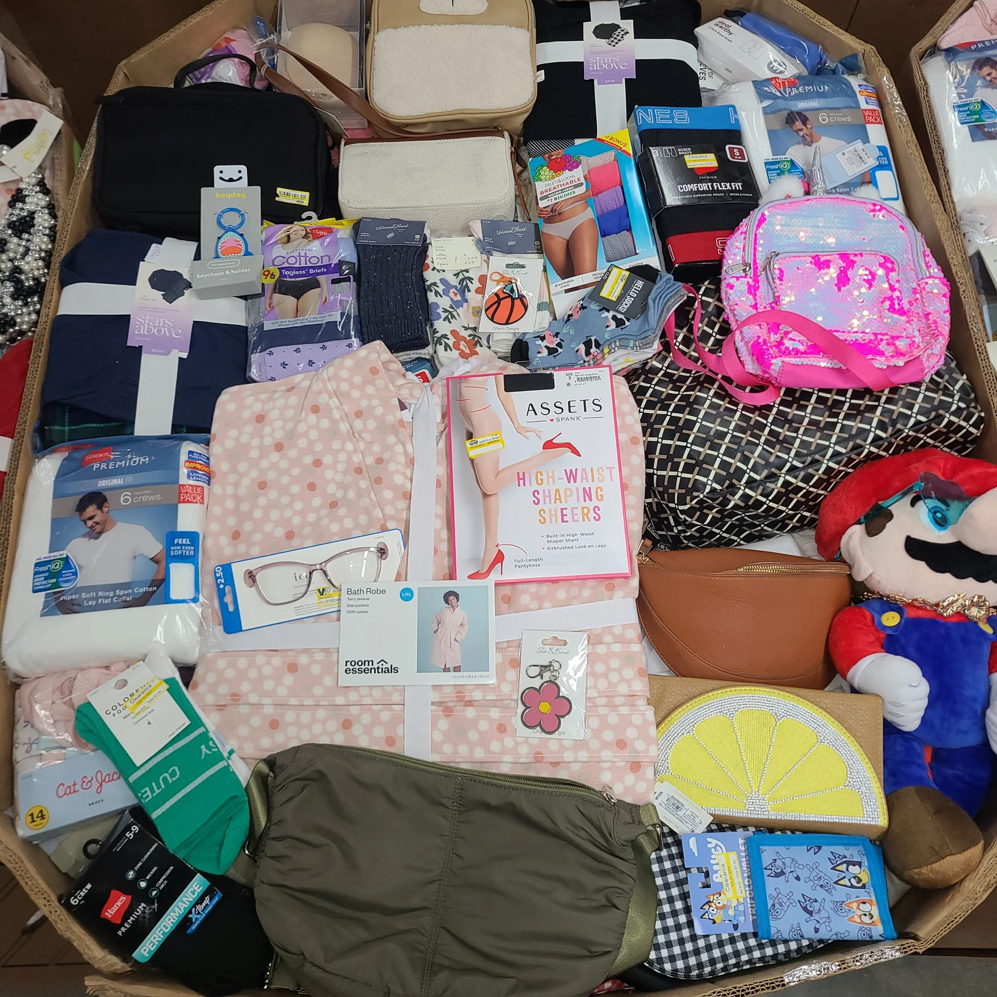 Target Accessories Wholesale Pallet with 1,500+ new fashion accessories including handbags, jewelry, socks, bras, belts, hats, and more