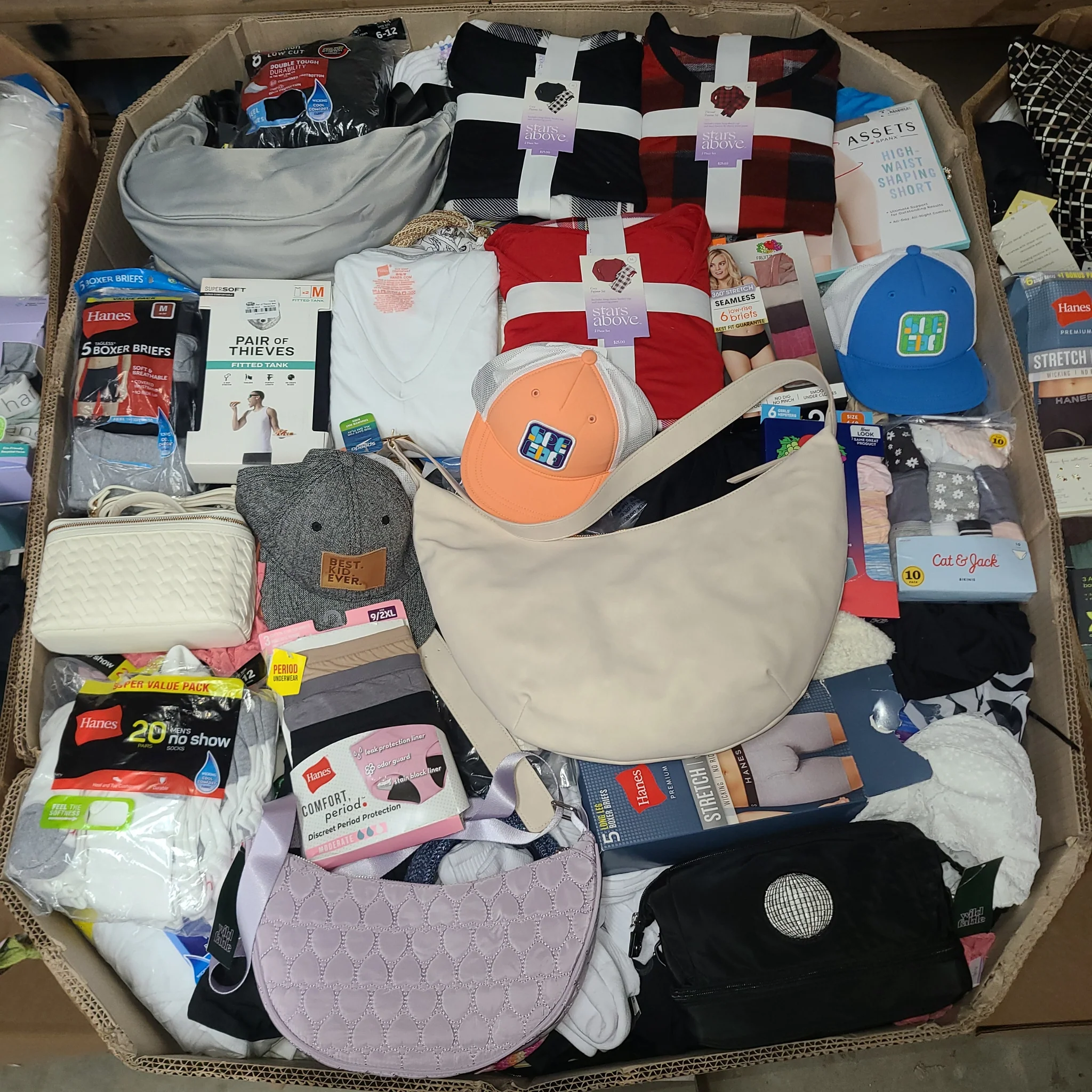 Target Accessories Wholesale Pallet with 1,500+ new fashion accessories including handbags, jewelry, socks, bras, belts, hats, and more