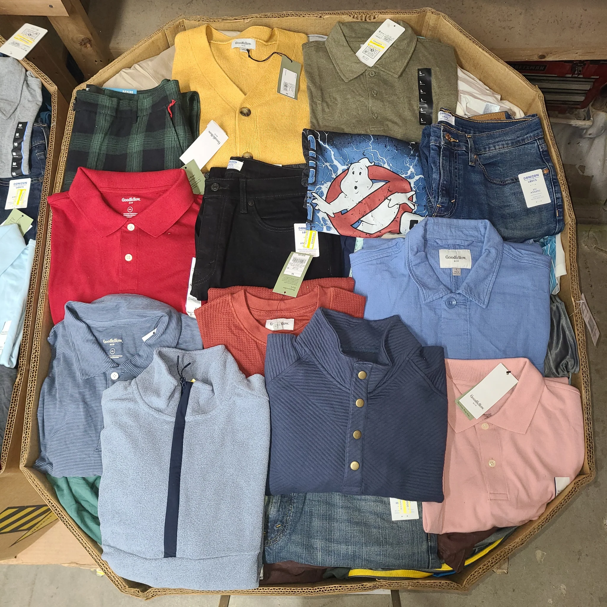 Target Men's Clothing Wholesale Pallet with 350–400 pieces of all-season men's apparel sourced from Target, featuring 95% brand-new clothing with tags.