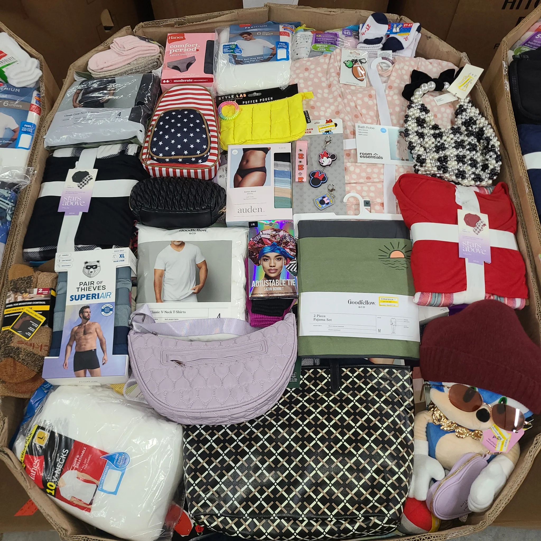 Target Accessories Wholesale Pallet with 1,500+ new fashion accessories including handbags, jewelry, socks, bras, belts, hats, and more