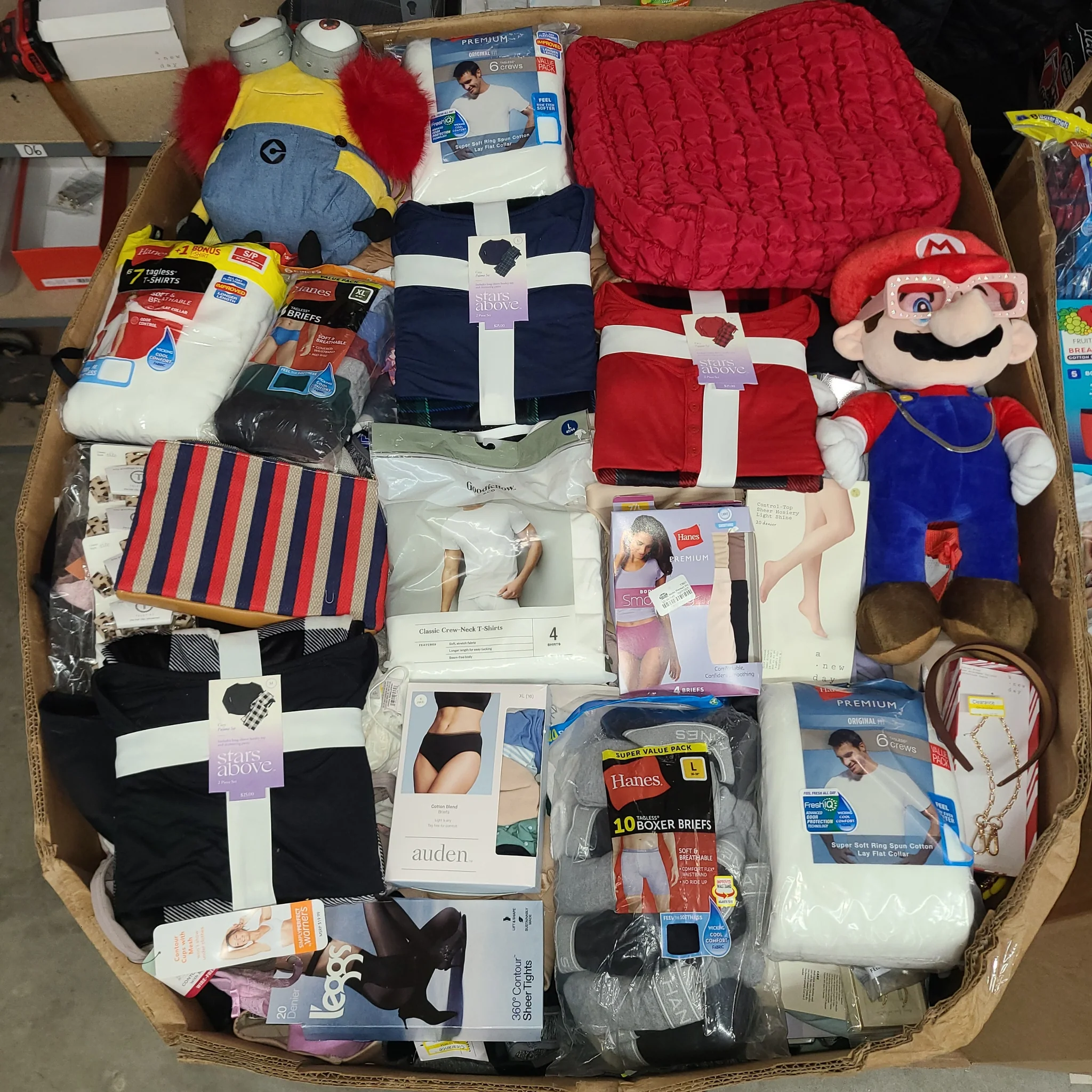 Target Accessories Wholesale Pallet with 1,500+ new fashion accessories including handbags, jewelry, socks, bras, belts, hats, and more