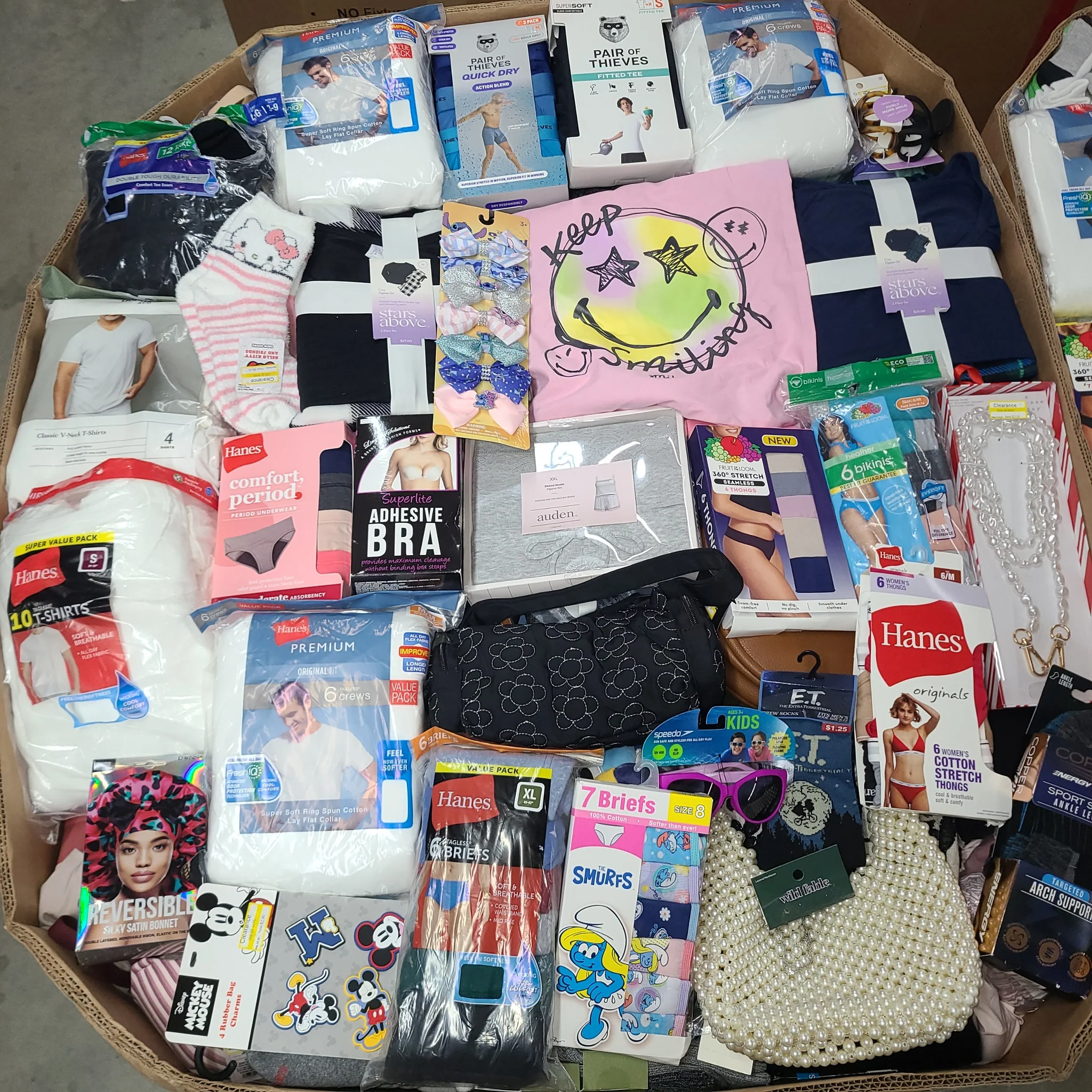 Target Accessories Wholesale Pallet with 1,500 plus pieces of handbags, jewelry, socks, bras, hats, belts, and fashion accessories
