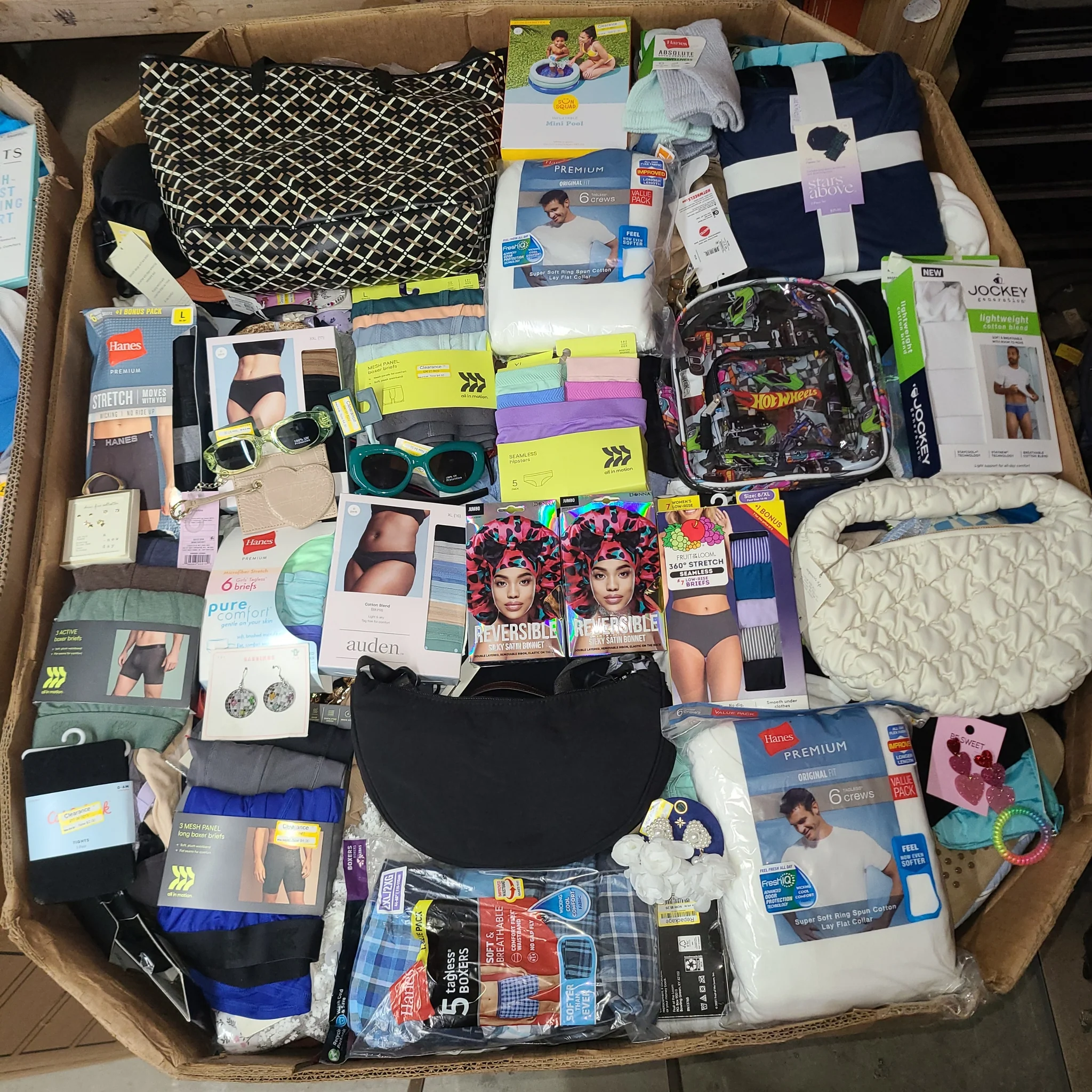 Target Accessories Wholesale Pallet with 1,500+ new fashion accessories including handbags, jewelry, socks, bras, belts, hats, and more