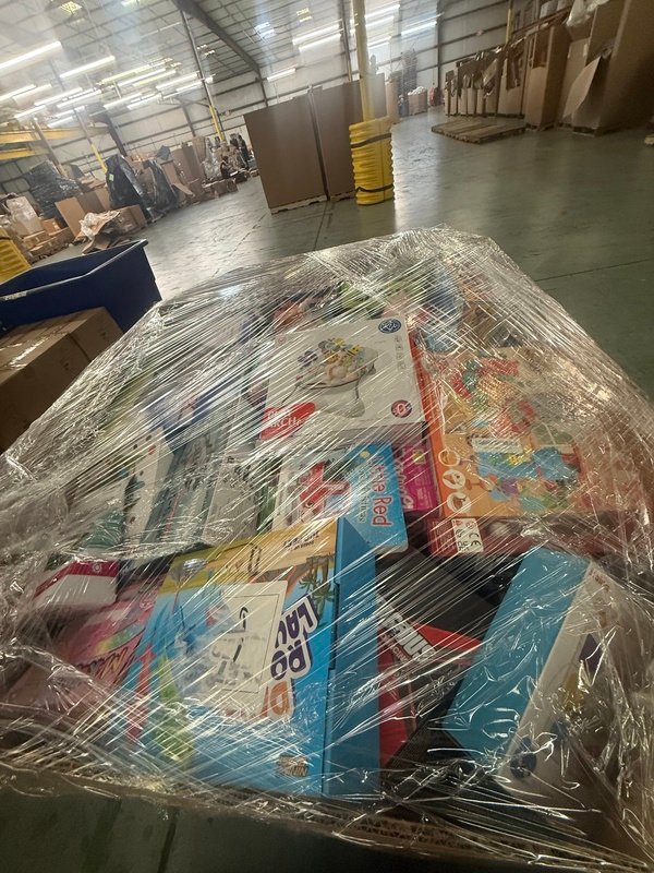 Toys Truckload with 150 to 170 wholesale toy items per pallet packed in 4-foot Gaylords for resale businesses