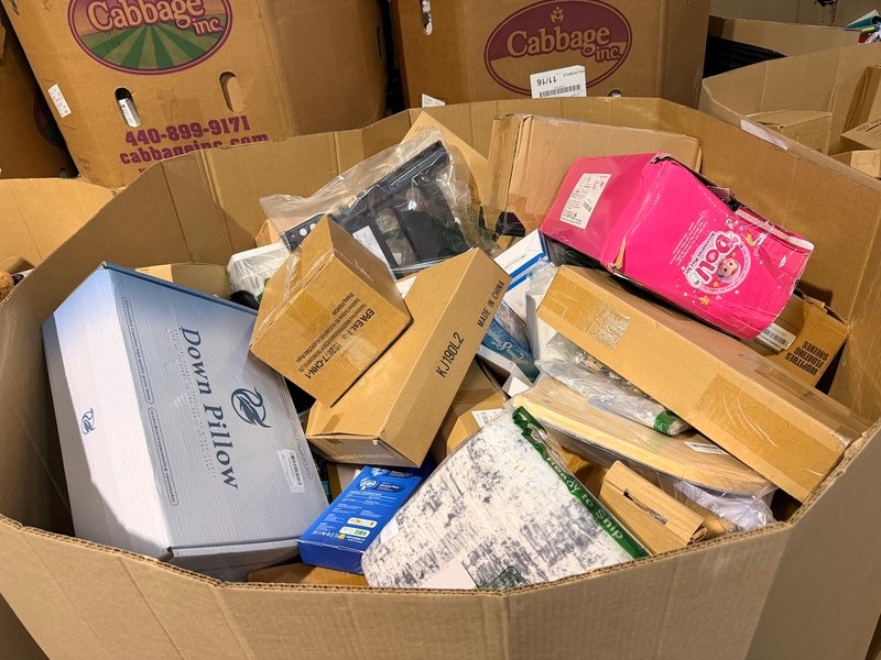 AMZ LPN Electronics Truckload with 6,500 to 7,500 Amazon liquidation items featuring premium electronics, gadgets, tools, toys, and general merchandise