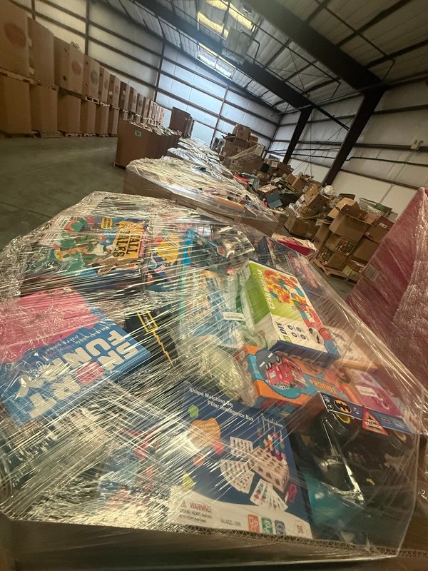 Toys Truckload with 150 to 170 wholesale toy items per pallet packed in 4-foot Gaylords for resale businesses