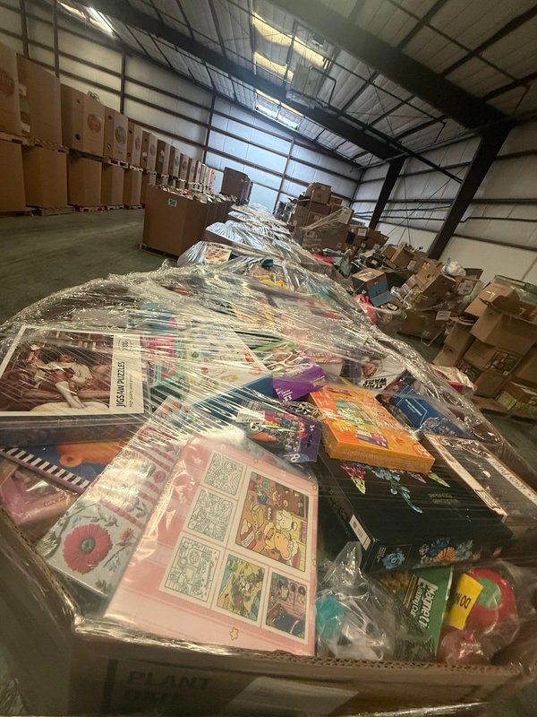 Toys Truckload with 150 to 170 wholesale toy items per pallet packed in 4-foot Gaylords for resale businesses