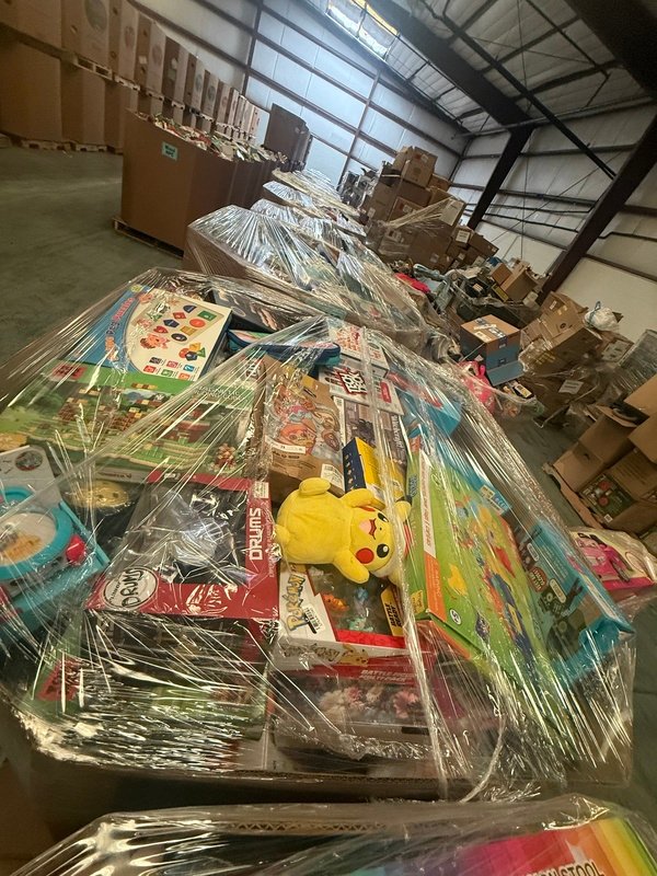 Toys Truckload with 150 to 170 wholesale toy items per pallet packed in 4-foot Gaylords for resale businesses