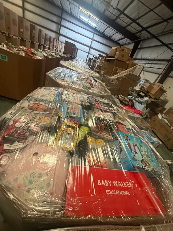 Toys Truckload with approximately 150–170 toy items per pallet packed in 4-foot Gaylords, featuring wholesale liquidation toys including educational toys, dolls, action figures, plush toys, electronic toys, puzzles, and outdoor toys.