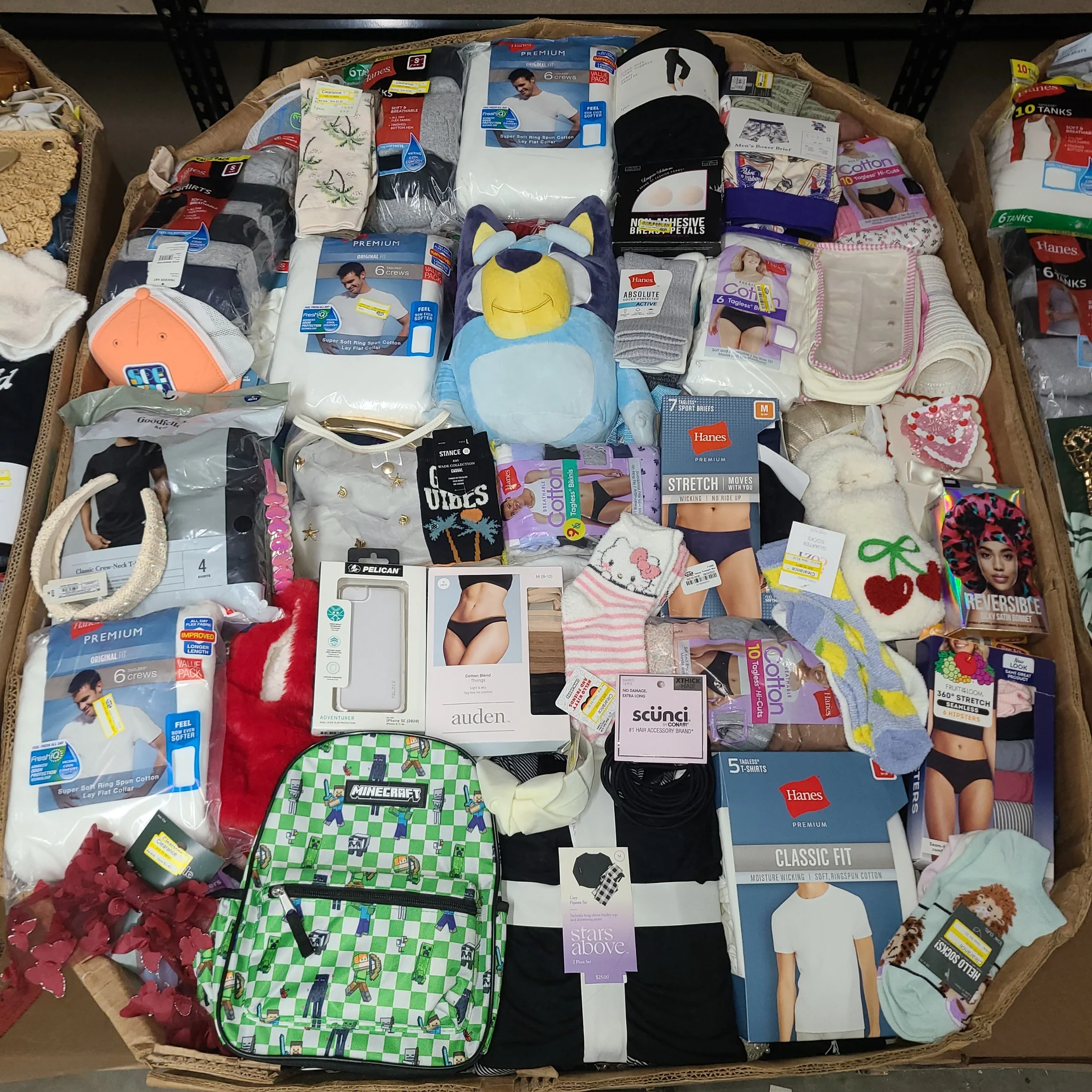 Target Accessories Wholesale Pallet with 1,500+ new fashion accessories including handbags, jewelry, socks, bras, belts, hats, and more