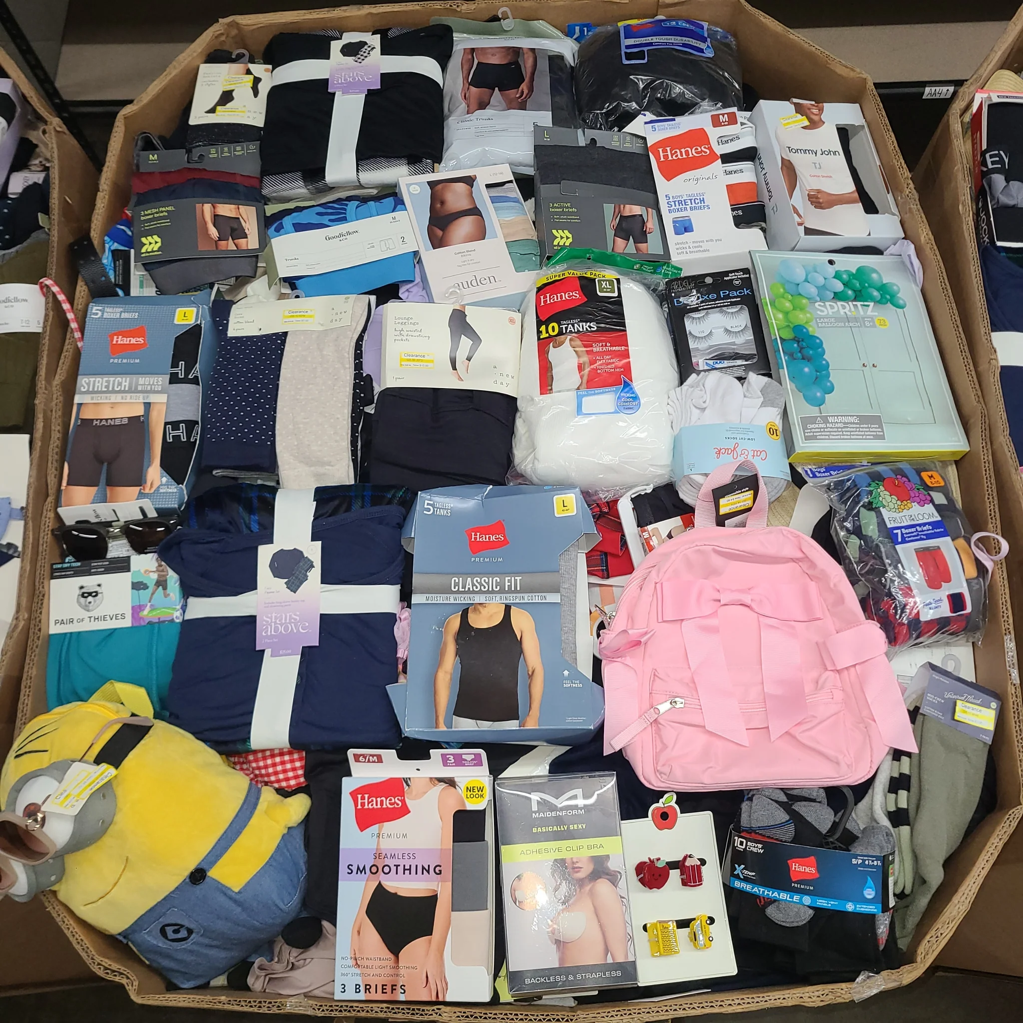 Target Accessories Wholesale Pallet with 1,500+ new fashion accessories including handbags, jewelry, socks, bras, belts, hats, and more