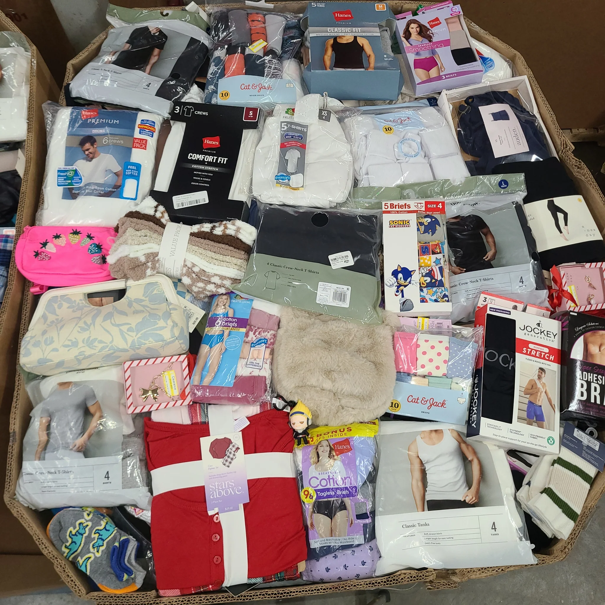 Target Accessories Wholesale Pallet with 1,500 plus pieces of handbags, jewelry, socks, bras, hats, belts, and fashion accessories