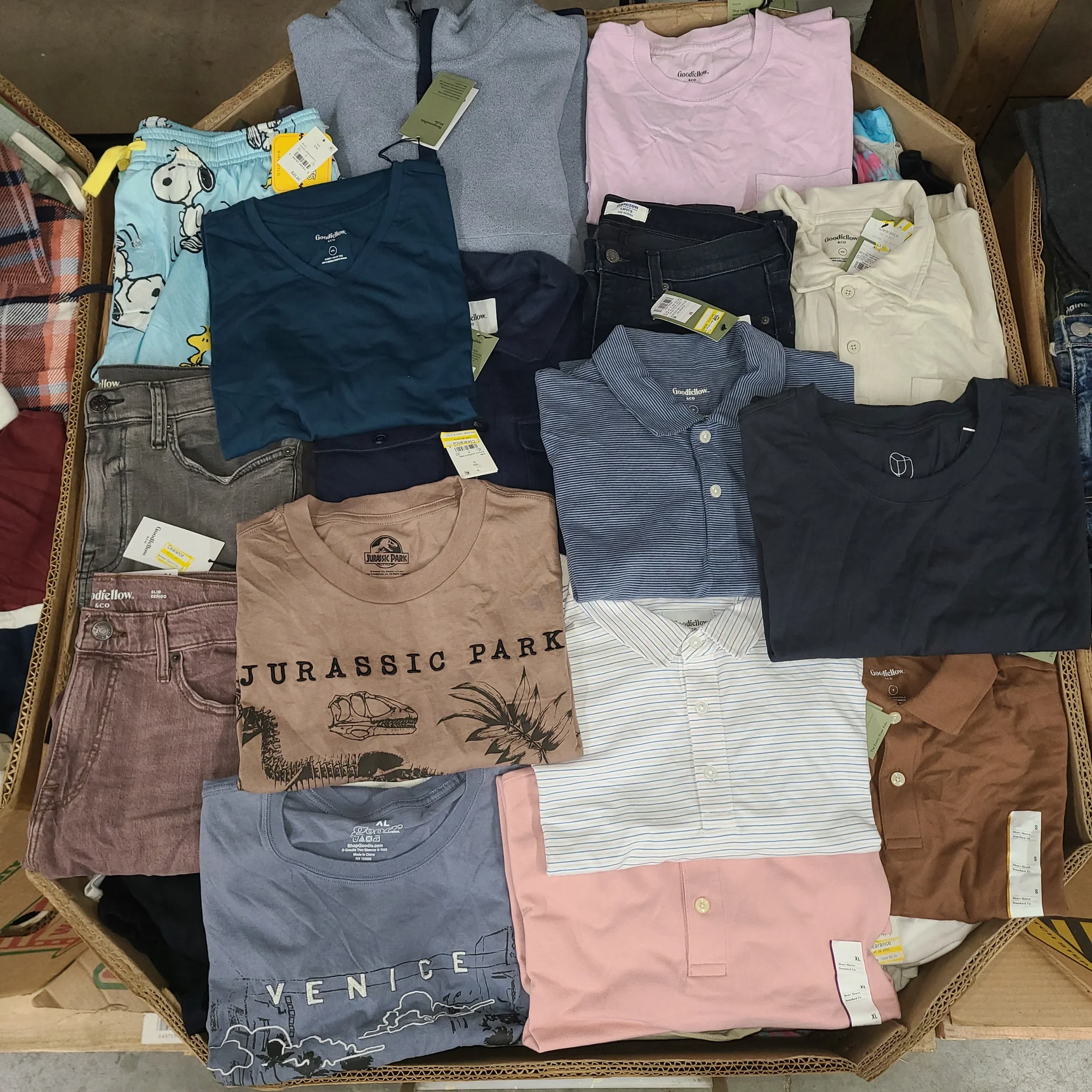 Target Men's Clothing Wholesale Pallet with 350–400 pieces of all-season men's apparel sourced from Target, featuring 95% brand-new clothing with tags.