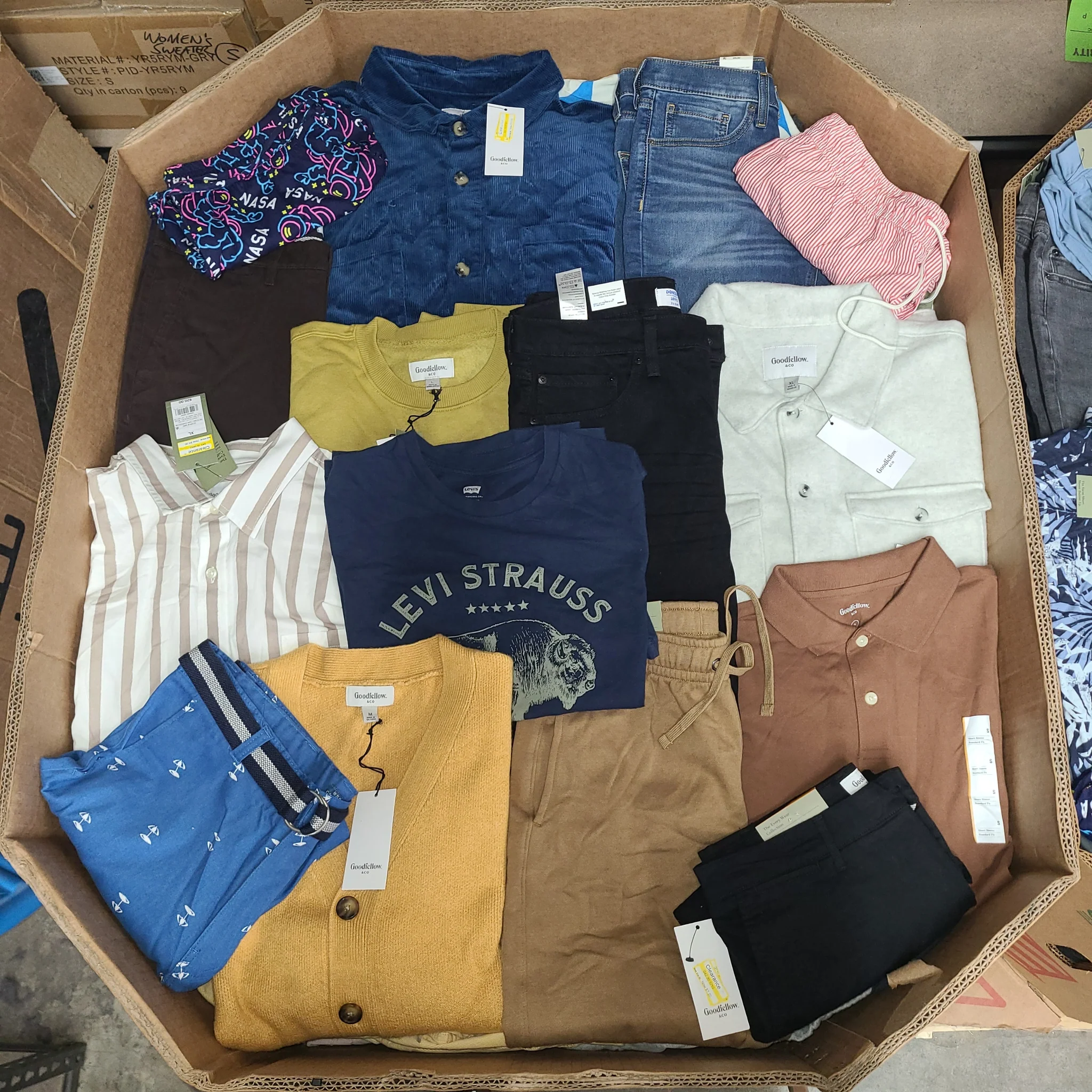Target Men's Clothing Wholesale Pallet with 350–400 pieces of all-season men's apparel sourced from Target, featuring 95% brand-new clothing with tags.