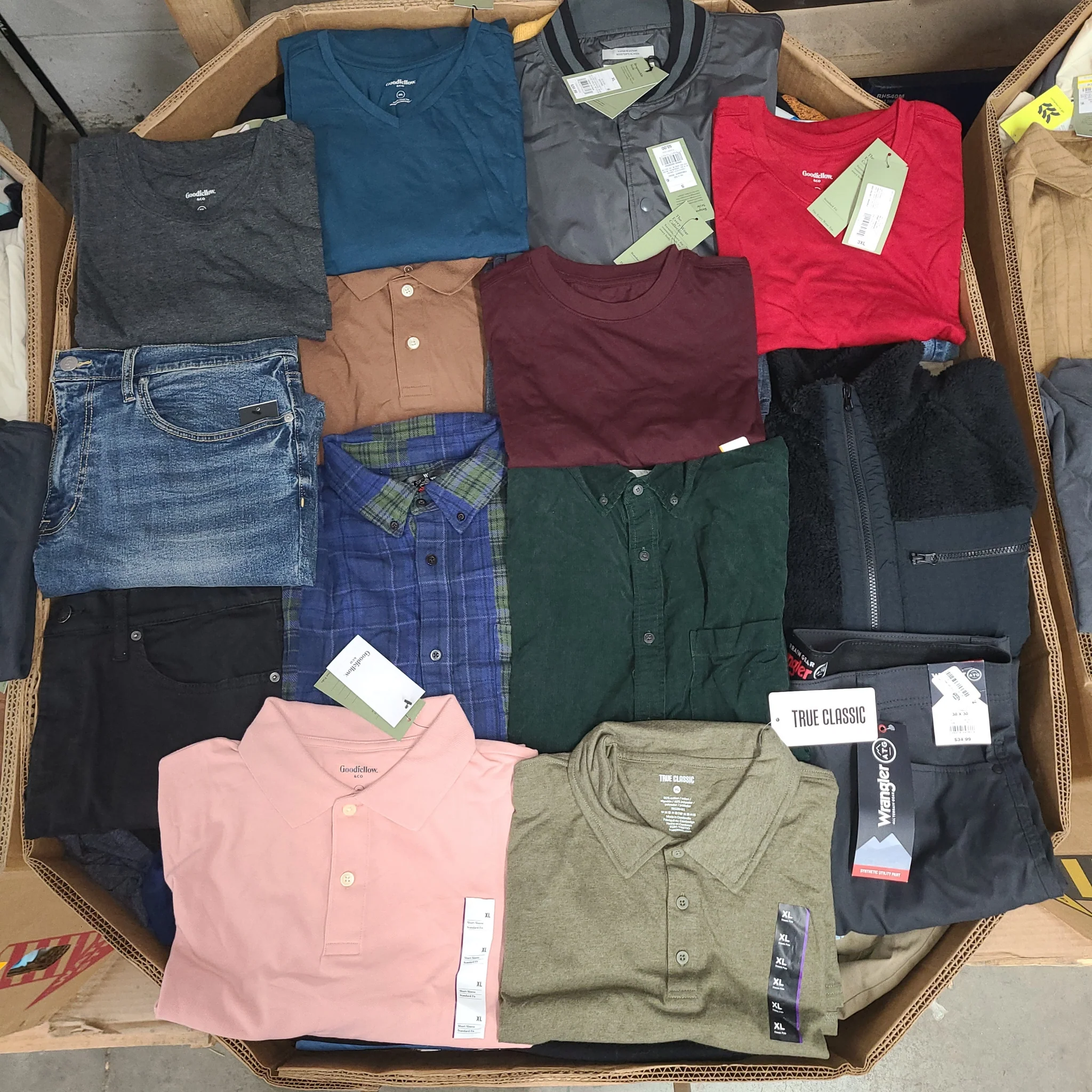 Target Men's Clothing Wholesale Pallet with 350–400 pieces of all-season men's apparel sourced from Target, featuring 95% brand-new clothing with tags.