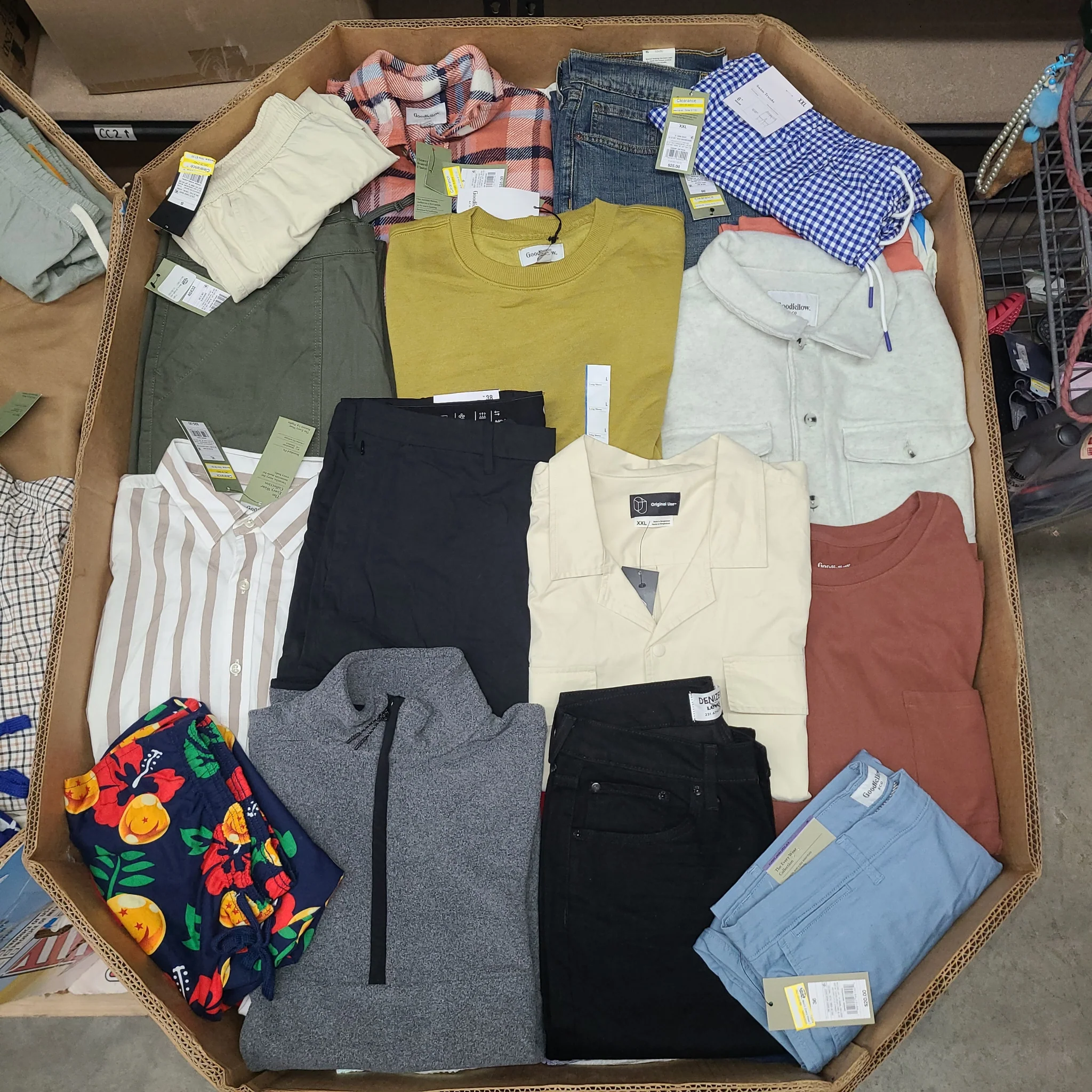 Target Men's Clothing Wholesale Pallet with 350–400 pieces of all-season men's apparel sourced from Target, featuring 95% brand-new clothing with tags.