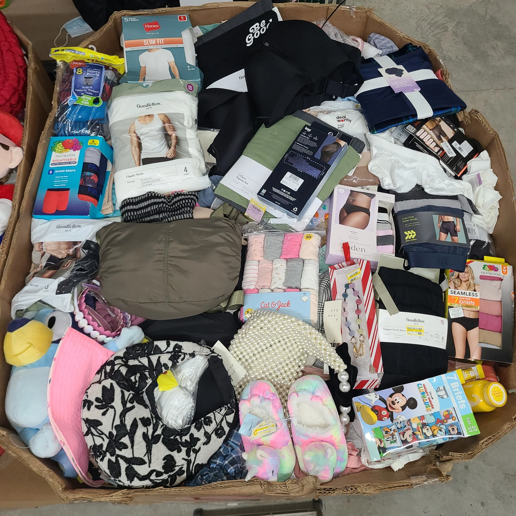 Target Accessories Wholesale Pallet with 1,500 plus pieces of handbags, jewelry, socks, bras, hats, belts, and fashion accessories