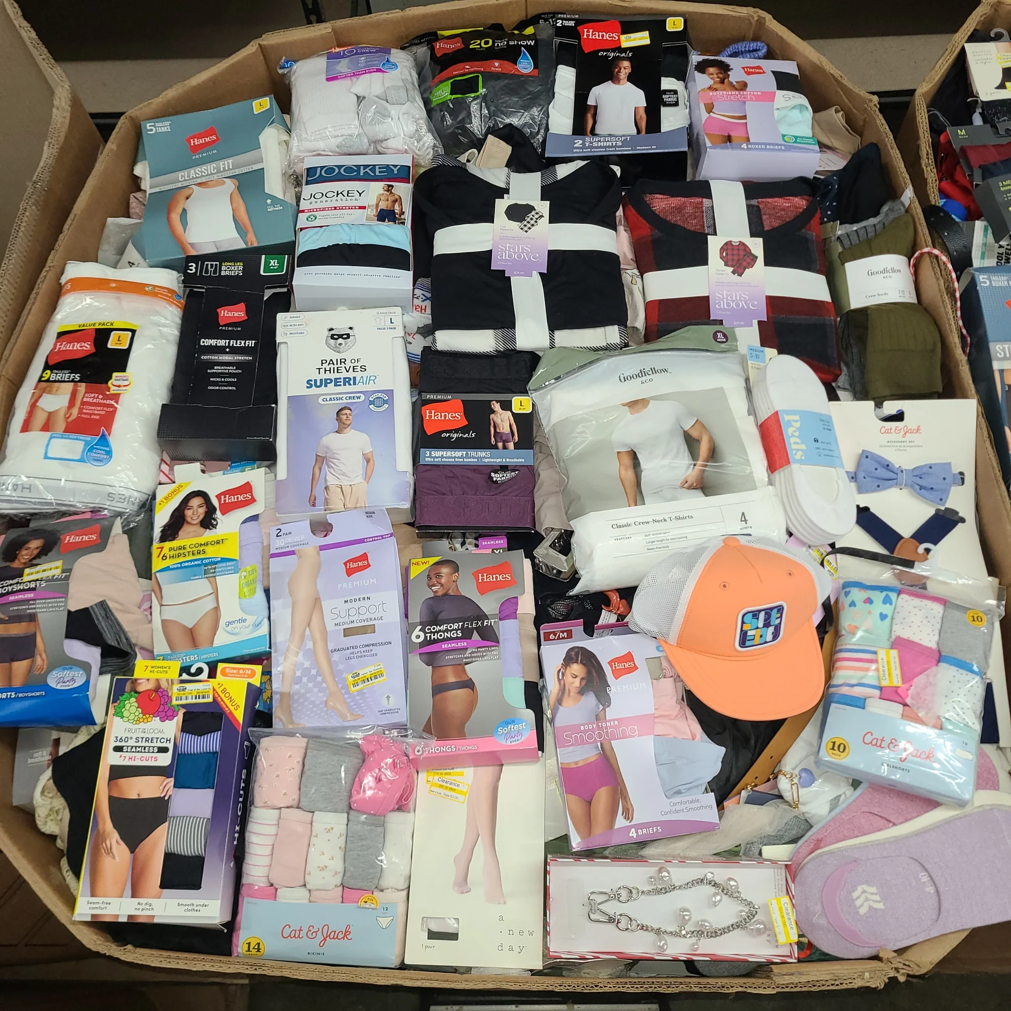 Target Accessories Wholesale Pallet with 1,500+ new fashion accessories including handbags, jewelry, socks, bras, belts, hats, and more