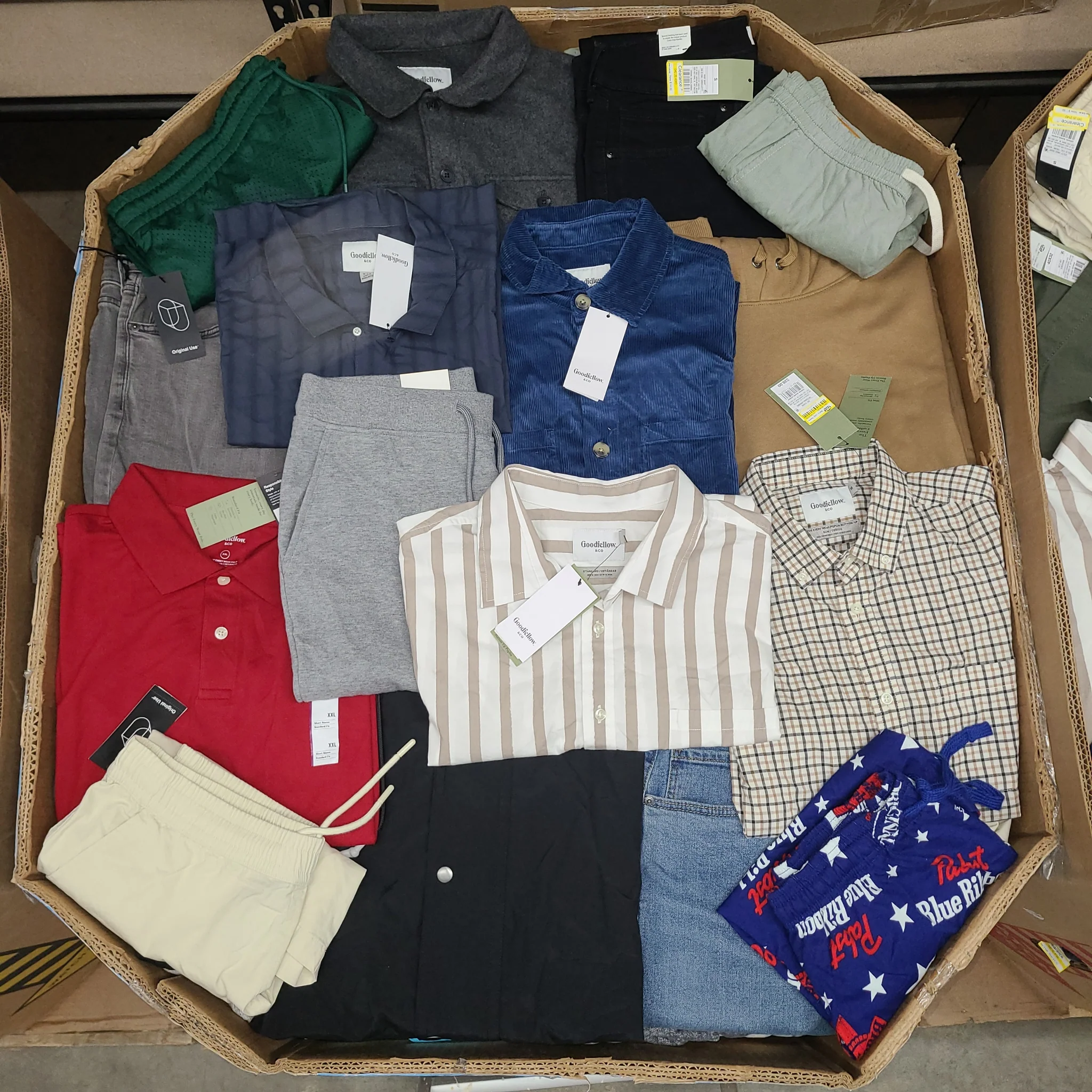 Target Men's Clothing Wholesale Pallet with 350–400 pieces of all-season men's apparel sourced from Target, featuring 95% brand-new clothing with tags.