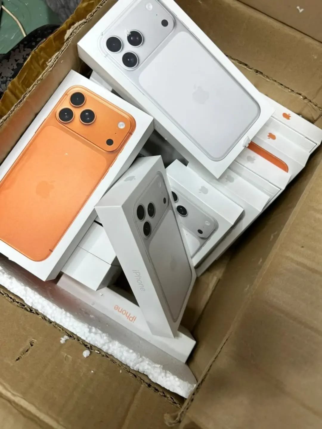 Apple iPhone 16 and iPhone 17 wholesale pallet