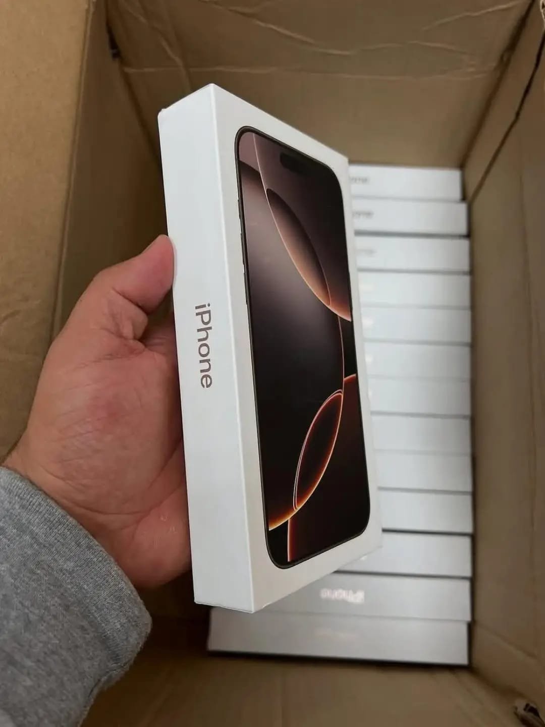 Apple iPhone 16 and iPhone 17 wholesale pallet