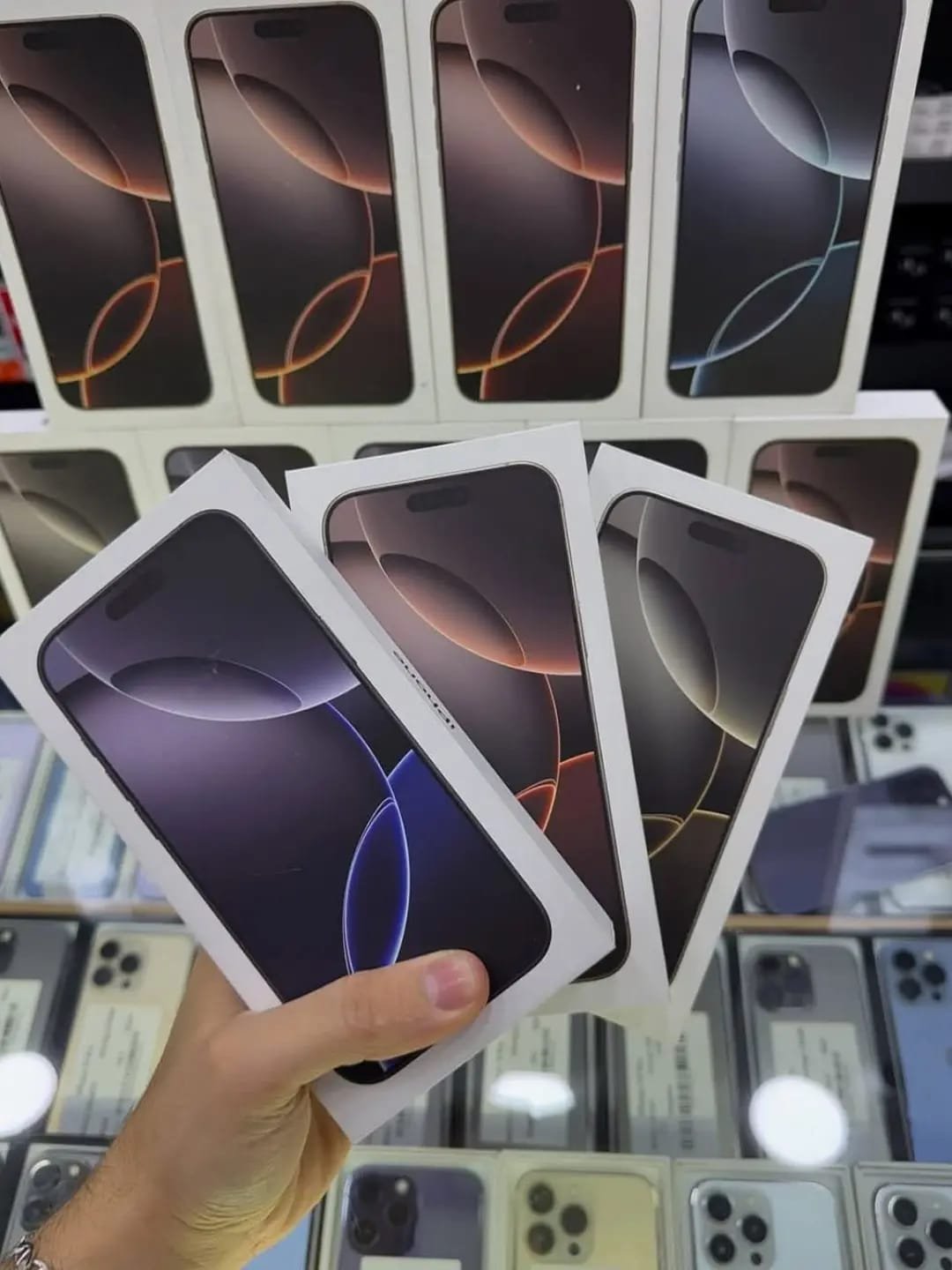 Apple iPhone 16 and iPhone 17 wholesale pallet